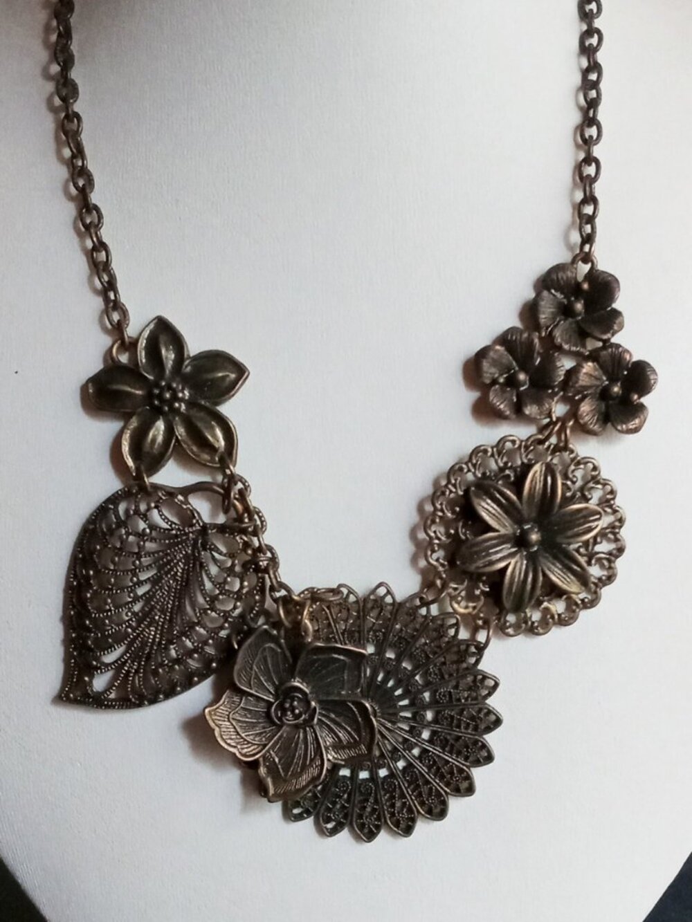 PREMIER DESIGNS ANTIQUE-LOOK Bronze-Tone BOTANICAL FLOWERS LEAF BIB NECKLACE